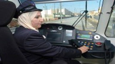 Keltoum et Sihem, premières conductrices de métro et de tramway en Algérie