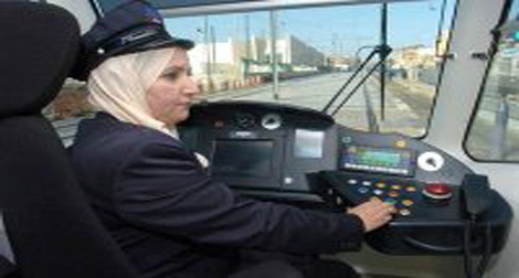 Keltoum et Sihem, premières conductrices de métro et de tramway en Algérie