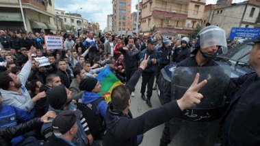Béjaïa: des violences empêchent la tenue du meeting de Sellal