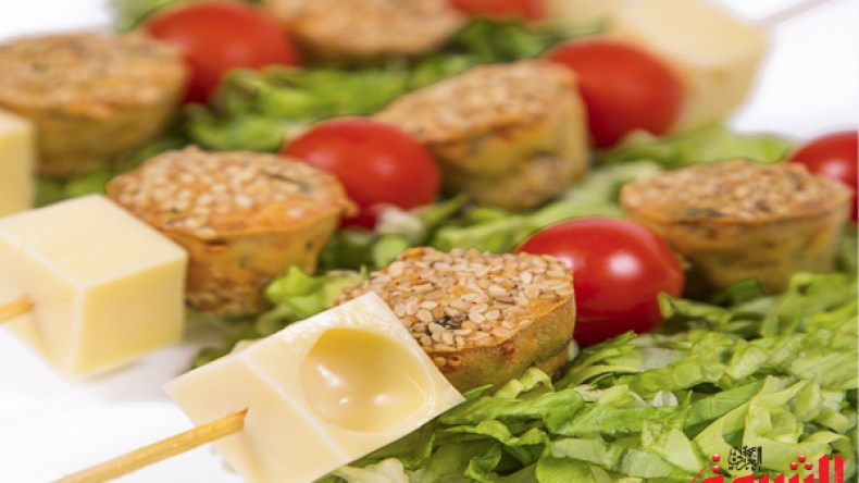 أسياخ “الميفين” والطماطم الكرزية والجبن