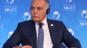 الأزمة الجزائرية تطيح برئيس أكبر منظمة لرجال الأعمال في المغرب