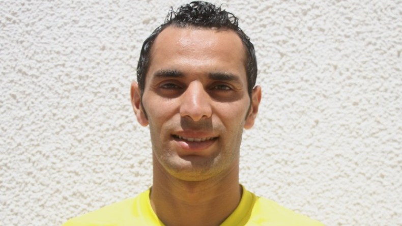 لاعب جنوب إفريقي: الحكم الجزائري يشرب الماء ويحرمنا منه!