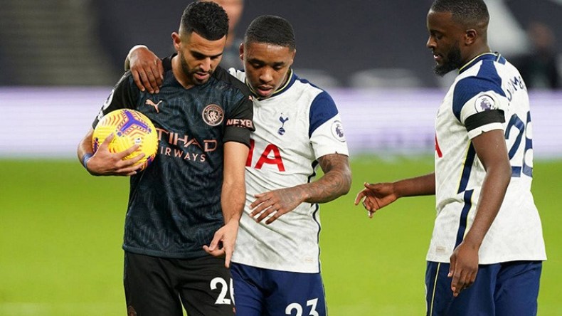 الإنجليز ينتتقدون رياض محرز بعد الهزيمة أمام توتنهام