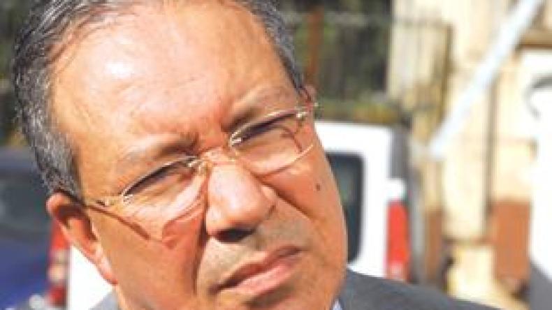 صحفيون‭: ‬يا‭ ‬مهل‭ ‬أنت‭ ‬وزير‭ ‬الإعلام‭ ‬وليس‭ ‬وزيرا‭ ‬للقطاع‭ ‬العمومي‭ ‬فقط
