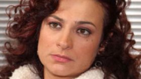 الأسد يحاكم مي سكاف وزملاءها بسبب معارضتها