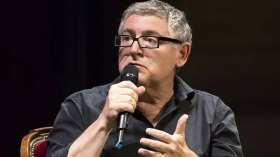 بلاطوهات فرنسية تشتعل بسبب انزلاق ماكرون