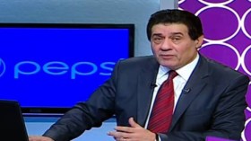 مدحت شلبي يقتحم استوديو قناة النهار المصرية ويعلن عودته على المباشر