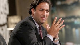 فضيحة في قناة السيسي.. “ميدو” يمدح قطر ويخدع مقدّم البرنامج!