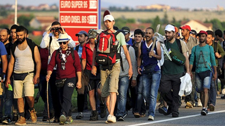 ألمانيا تتوقع وصول نحو 300 ألف مهاجر هذه السنة