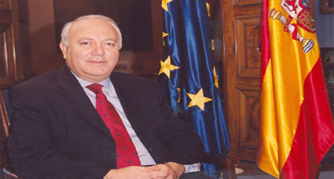 Le poids de Miguel Angel pour couvrir l'absence des observateurs européens
