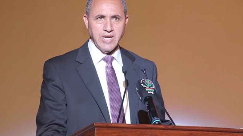 ميهوبي يدافع عن نفسه ويروّج لـ”سياساته الداخلية” عبر فضائية دبي!!