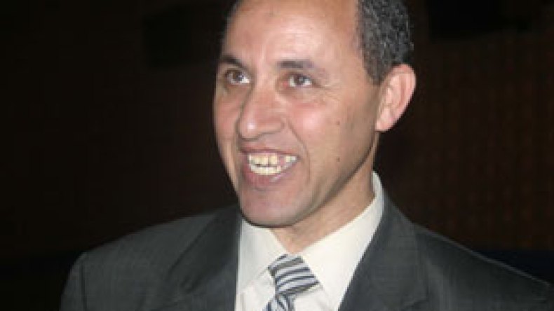 ميهوبي يقرأ “أسفار الملائكة” في لبنان