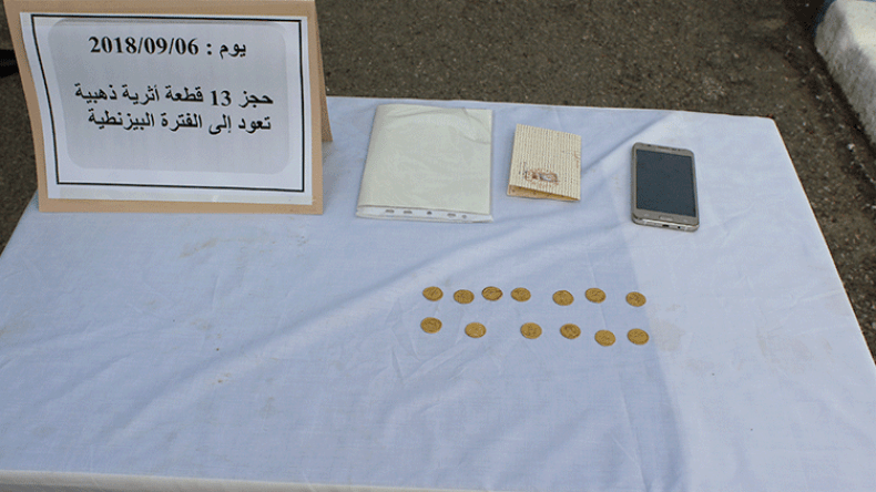 توقيف 3 أشخاص يتاجرون بـ 13 قطعة نقدية أثرية ذهبية بميلة