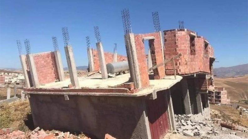 منكوبو الزلزال يحتجون أمام مقر ولاية ميلة