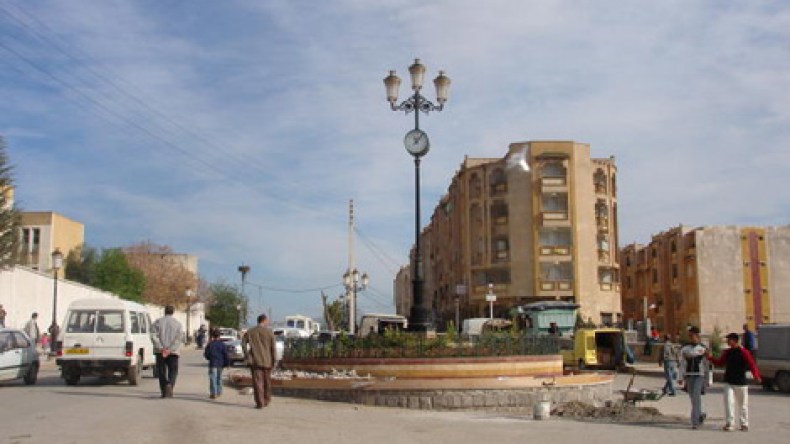 قطع جسده بسكين وحاول الانتحار أمام مقر ولاية ميلة