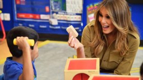 ميلانيا ترامب في “زيارة مدرسية” بالرياض