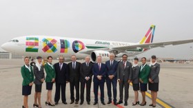 طائرتان تحملان شعار معرض إكسبو ميلانو إلى ربوع العالم