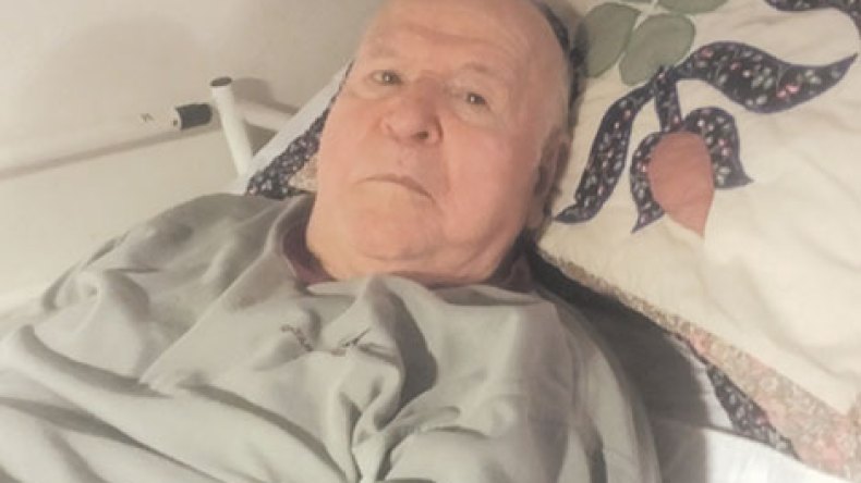 ‮”‬أناشد الدولة مساعدتي‮ ‬على دخول مصحة‮.. ‬زوجتي‮ ‬لا تستطيع وضعي‮ ‬على الكرسي‮”‬