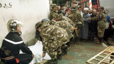 Intempéries: des morts, des sinistrés… et des militaires au secours