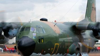 Un avion militaire sort de la piste à Biskra