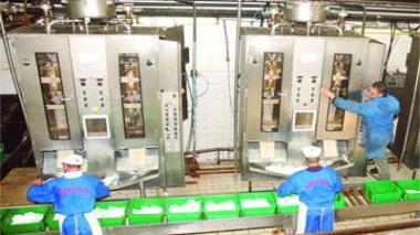 Algerians consumed one billion and 400 million liters of milk in 2011