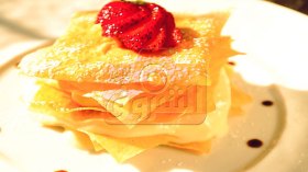ميل فاي بالفواكه و الكريمة (Mille feuille à la crème et aux fruits)