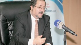 مناصرة: متى نسمع عن ملفات فساد عائلة الرئيس المستقيل؟