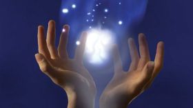 الإنسانُ مرآةُ رَبّه؟