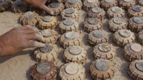 المتاجرون بالألغام الاستعمارية كانوا يريدون نقلها لسواحل الغزوات