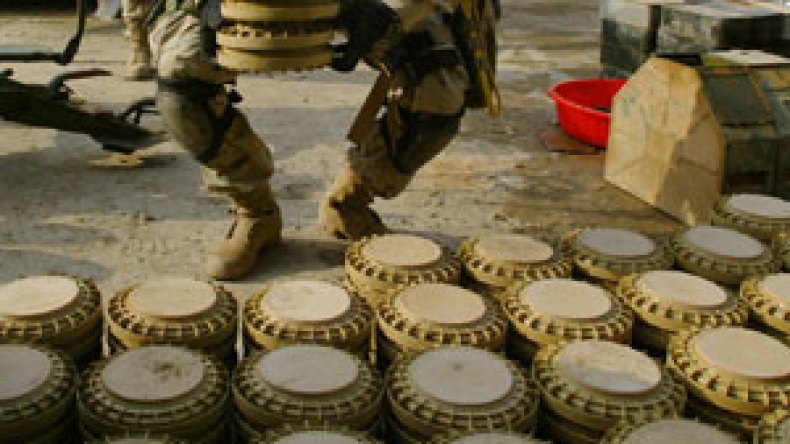 العثور على 8 عبوات من صنع اسباني بشاطئ عين تيموشنت