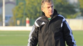 غوركوف يصف تربص “الخضر” بالإيجابي ويجامل القطريين