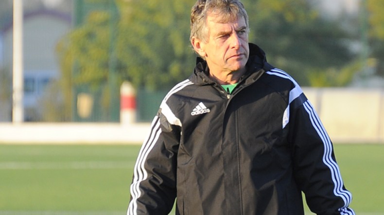 غوركوف يصف تربص “الخضر” بالإيجابي ويجامل القطريين