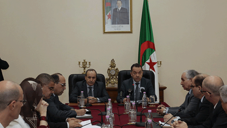 لجنة مشتركة بين وزارتي العمل والصحة لمواجهة أزمة الدواء