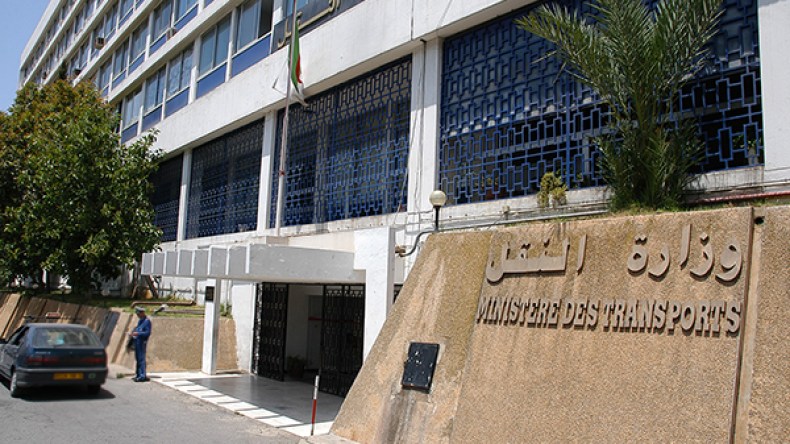 تطبيق التسعيرة الجديدة للنقل يبدأ بالفوضى والإحتجاج