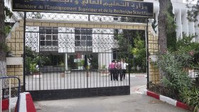 نقل الطلبة الجزائريين إلى تونس برا السبت