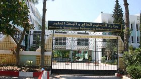 220 أستاذ جامعي يهددون بالإنتفاضة