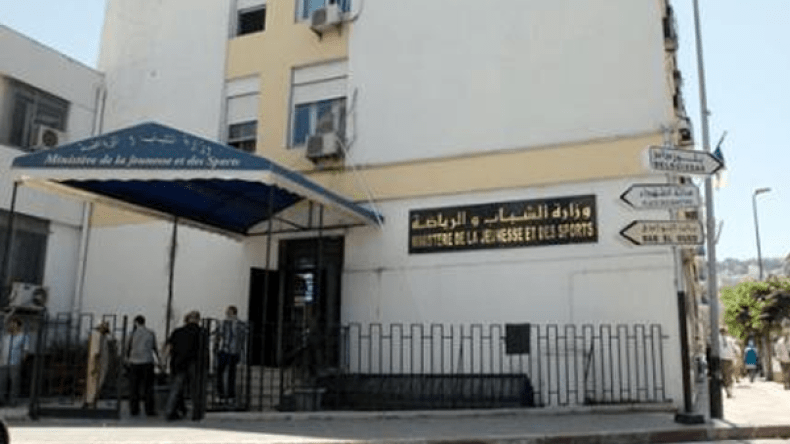 وزارة الشباب والرياضة تدعو الأندية إلى التحلي بـ”السلوك المثالي”