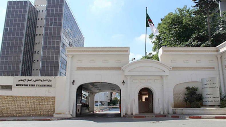 وزارة العمل تشرع في عملية تطهير واسعة لنقابات العمال