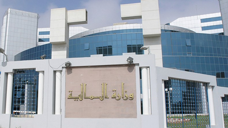 63 ألف موظف “يشلون” البنوك والضرائب وأملاك الدولة لخمسة أيام