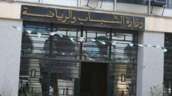 مستخدمو الشباب والرياضة يحتجون هذا الاثنين