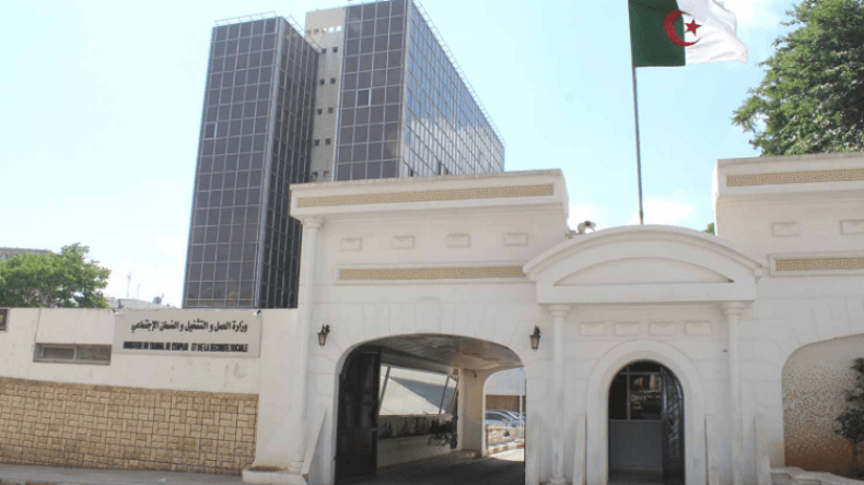 وزارة العمل تدعم قطاع الصحة بـ1000طبيب