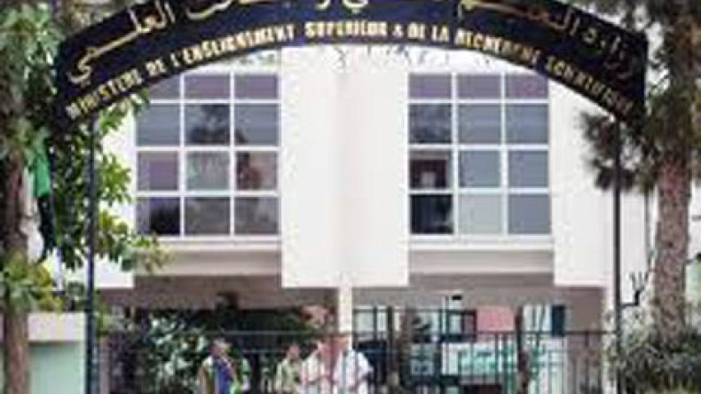 السطو على رسالة ماجستير بتواطؤ عميد كلية وأساتذة