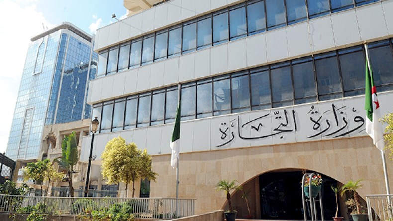 الملايين لتزويق مكتب الوزير وشراء الورود و”الكاسكروطات”!