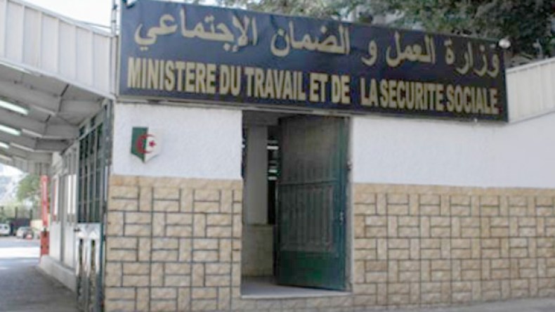 طرد عشرات الموظّفين بعقود الإدماج المهني بسبب الدراسة في الجامعة