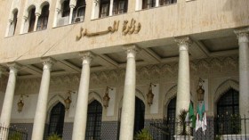 قضاة يشرفون على مستخدمين يتقاضون أعلى من راتبهم!