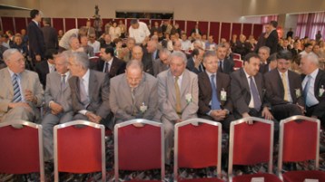 حكومة لرجال الدولة وليس لكوكبة نجوم السينما