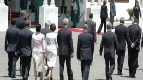 نجوم الكرة يطيحون بالوزراء ورجال السياسة