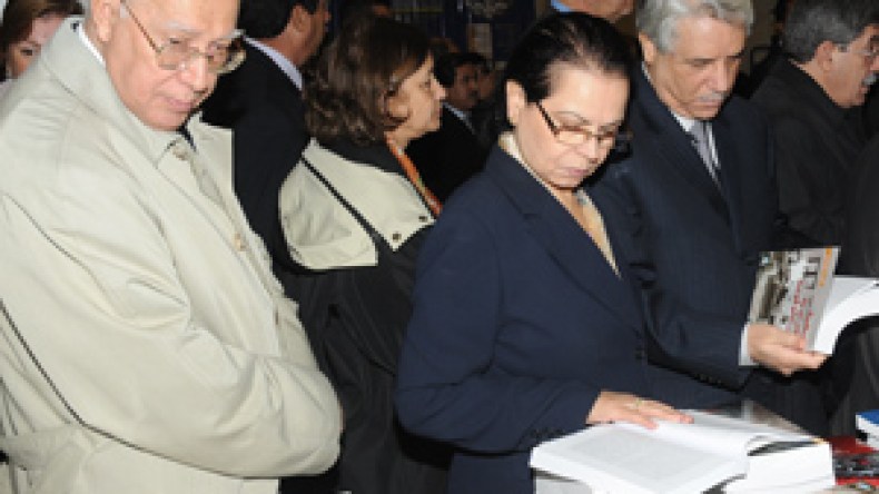 دور  النشر  السويسرية  تهدي  ما  يتبقى  من  800  عنوان    للجزائر