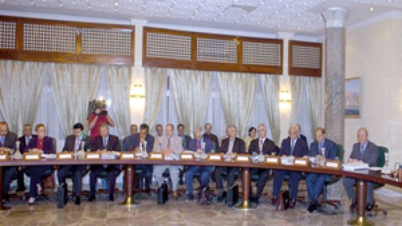 الحكومة تعلق نشاطاتها وتأمر بتأجيل المشروع التمهيدي لقانون المالية التكميلي