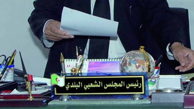 محاكمة رئيس بلدية عين البنيان وموظفين الأحد بمجلس قضاء تيبازة